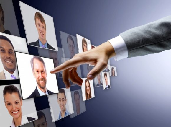 Poszukiwanie pracownika na Twitterze